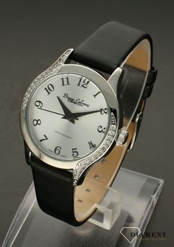Zegarek damski na pasku z cyrkoniami Bruno Calvani BC3500 SILVER. Tarcza zegarka okrągła w srebrnym kolorze z wyraźnymi cyframi arabskimi w kolorze czarnym. Dodatkowym atutem zegarka jest wyraźne logo. Idealny elegancki zega (4).jpg